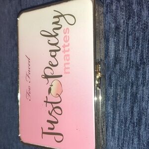 Too Faced 🍑 Just Peachy mattes eyeshadow palette